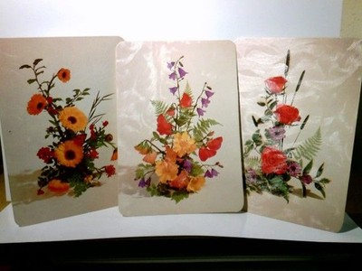 Flora / Blumenschmuck. 3 x Alte Ansichtskarte / Postkarte farbig, ungel.ca 70ger
