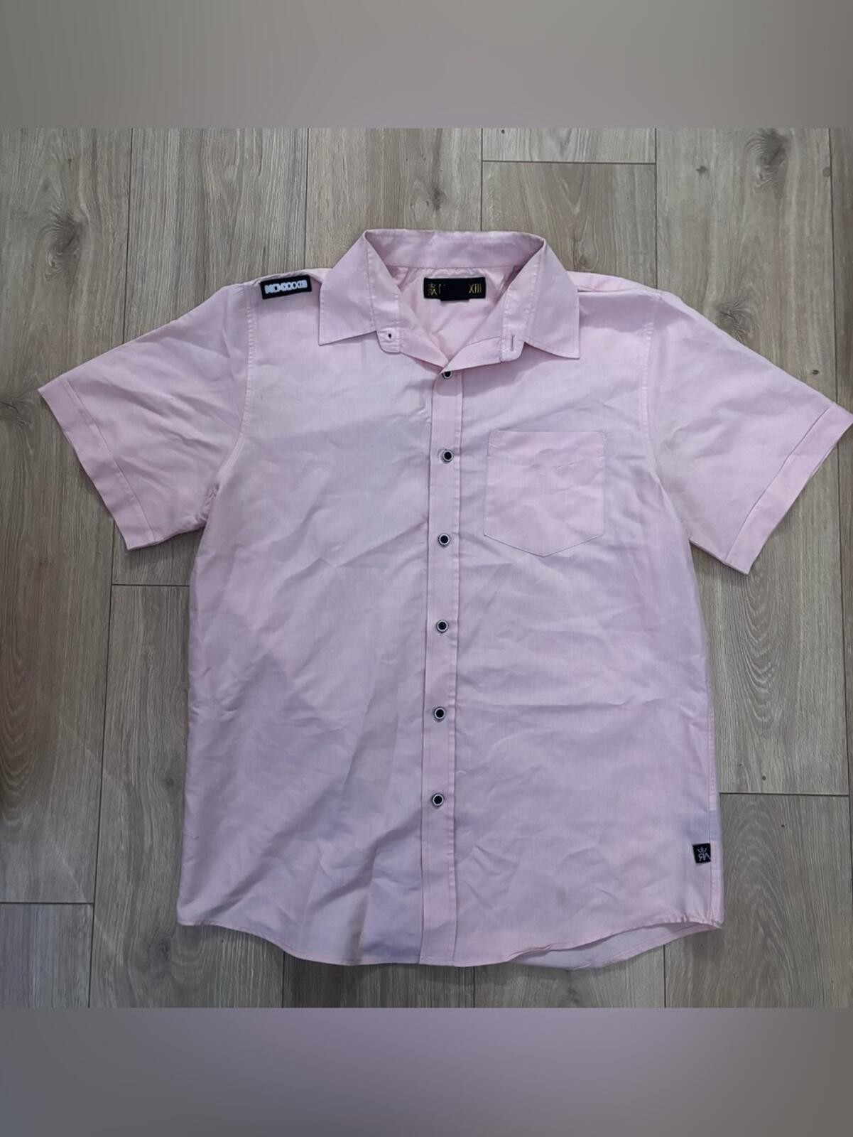 Casual Short-Sleeve Button-Down Shirt in Light Pink