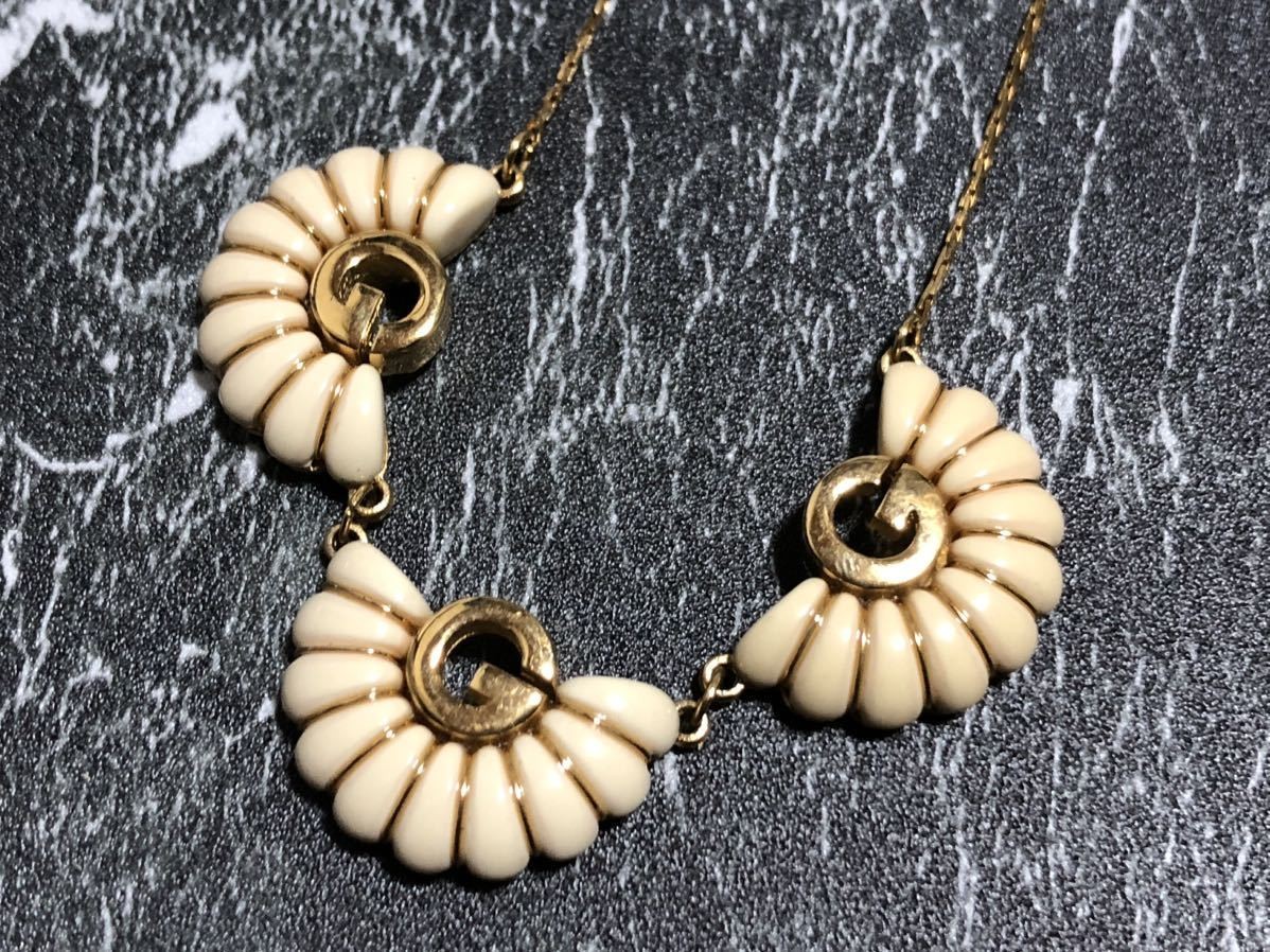 GIVENCHY G Logo Flower Necklace thumbnail 9