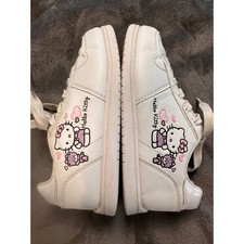 Hello Kitty Sneakers Youth Size 4 White Sanrio Low Top Lace Up Hearts CHB95573