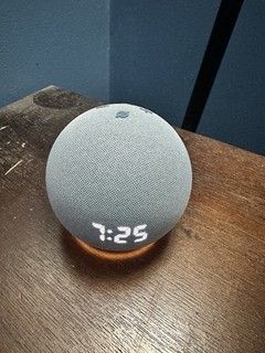 Altavoz Inteligente Amazon Echo Dot 4ta Generación con Reloj Azul Crepúsculo SIN CAJA