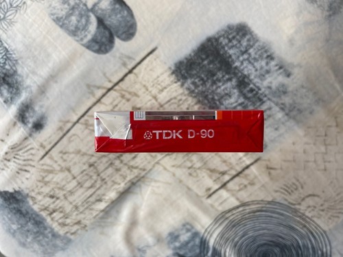 TDK D90 NORMAL tape 1985 EUROPA-USA MARKET cassetta sealed con piccolo strappo - Foto 5 di 7