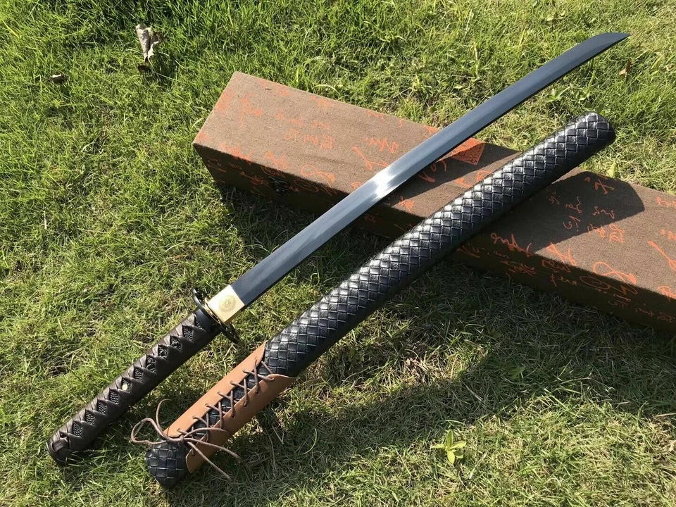 ESPADA WAKIZASHI SAMURAI JAPONESA TRADICIONAL HECHA A MANO HOJA NEGRA ESPIGA COMPLETA Foto 3 de 4
