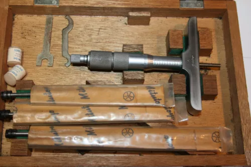 Mitutoyo 129-131 0 - 4" X .001" Depth Micrometer 4" Base