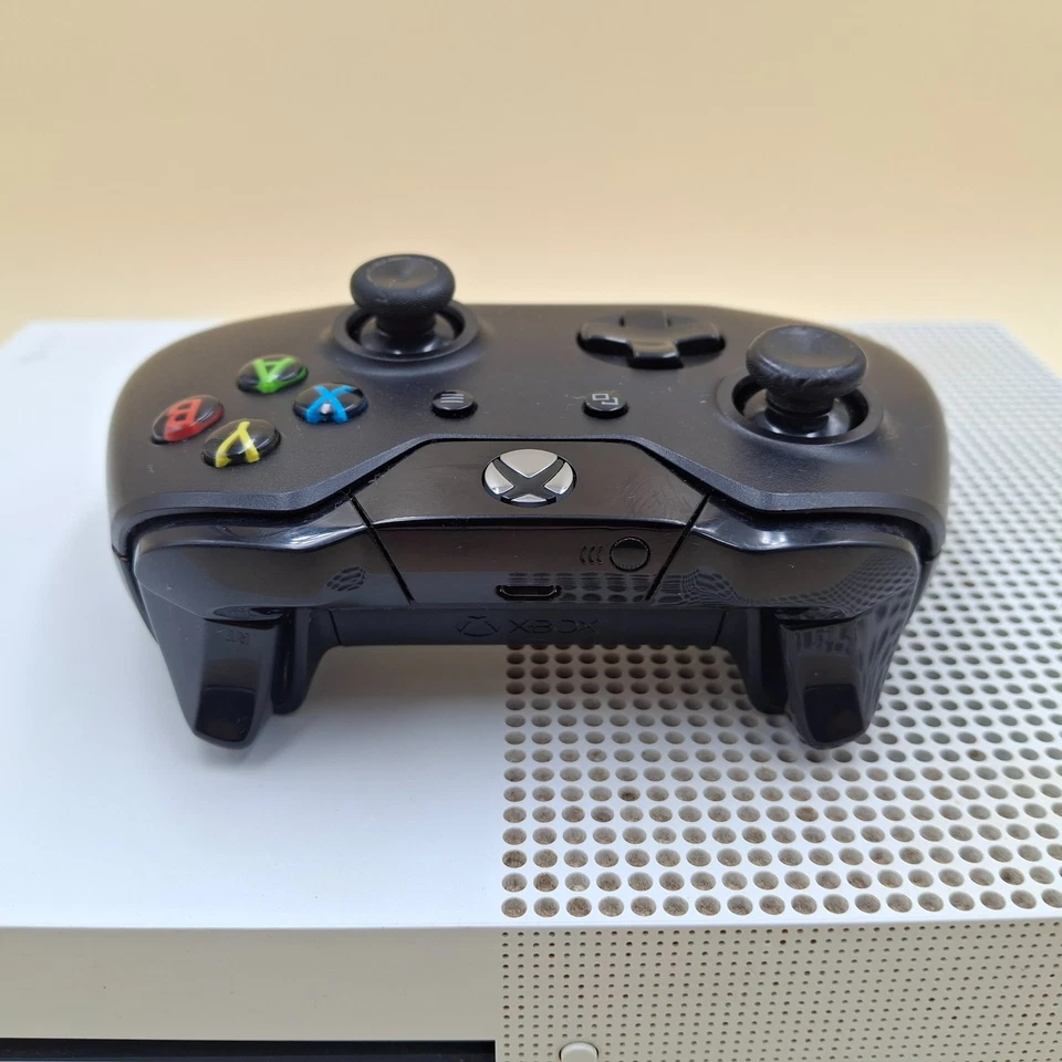 Microsoft Xbox One S, foto 3 di 5
