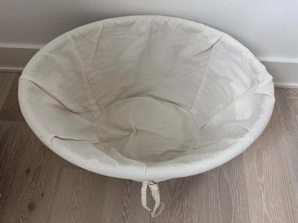 Cesta de lavandería de mimbre Pottery Barn Foto 2 de 2