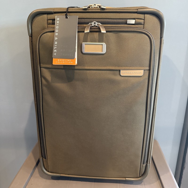 Briggs & Riley Essential 22" Carry-On Expandable Spinner - Highly rated Buy It For Life recommendation
