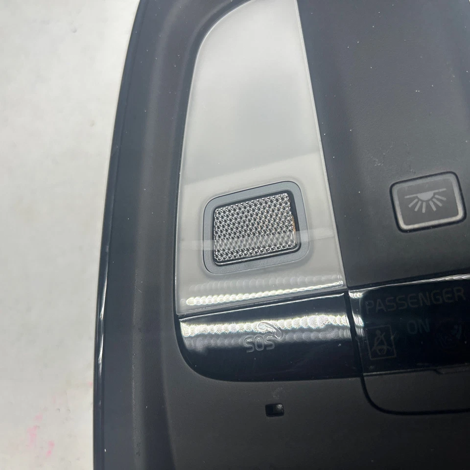 Lámpara mapa recarga interior central delantera Volvo C40 2023 OEM Foto 3 de 4