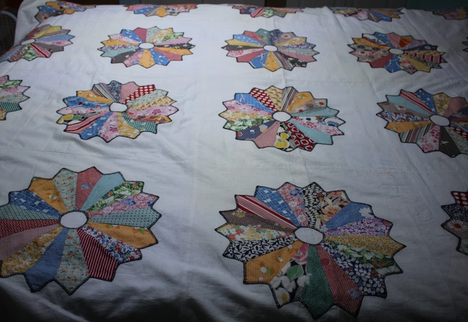 Edredón vintage con apliques de placa de Dresden años 40 1950 tela 68" x 86" Foto 3 de 4