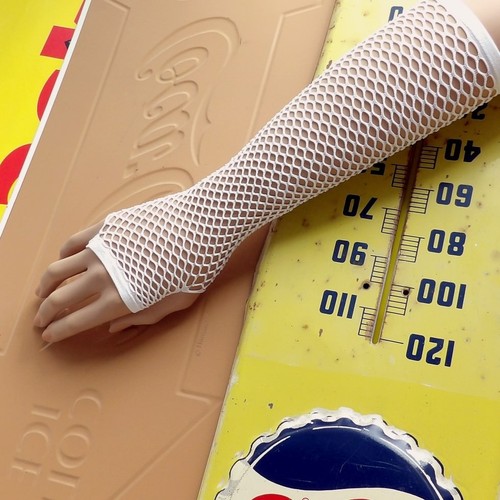 80er Jahre Fischernetzhandschuhe / Mini Diamantnetz fingerloser Handschuh / Armwärmer - Bild 3 von 9