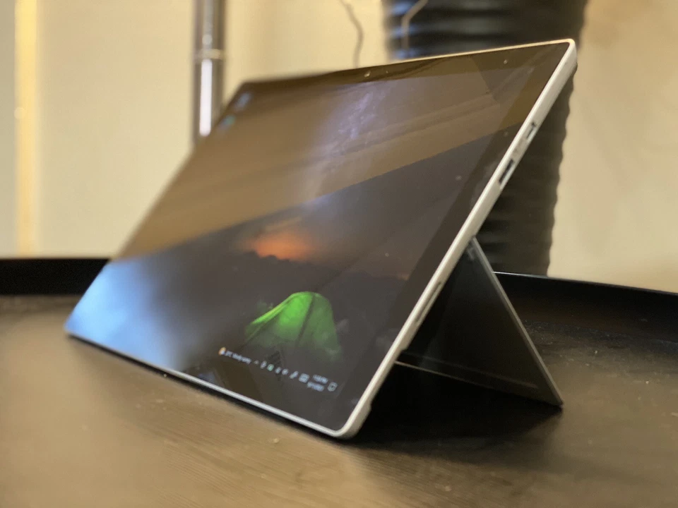 Microsoft Surface Pro 5 1796| Core i7-7660u 2.50GHz 8GB RAM| 256GB SSD| Win10Pro - Image 2 of 4