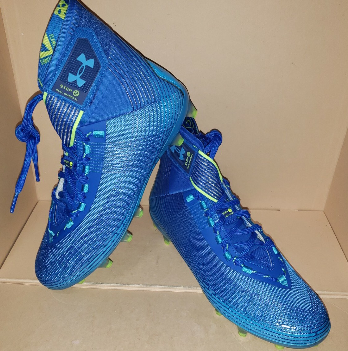 UNDER ARMOUR HIGHLIGHT MC SAMPLE FOOTBALL CLEATS 3026577-400  display picture 2