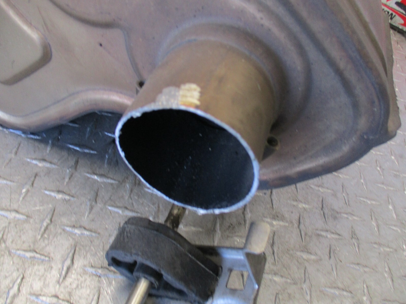 14-17 2017 Maserati Ghibli EXHAUST MUFFLER SET RIGHT REAR SECTION 067700054267