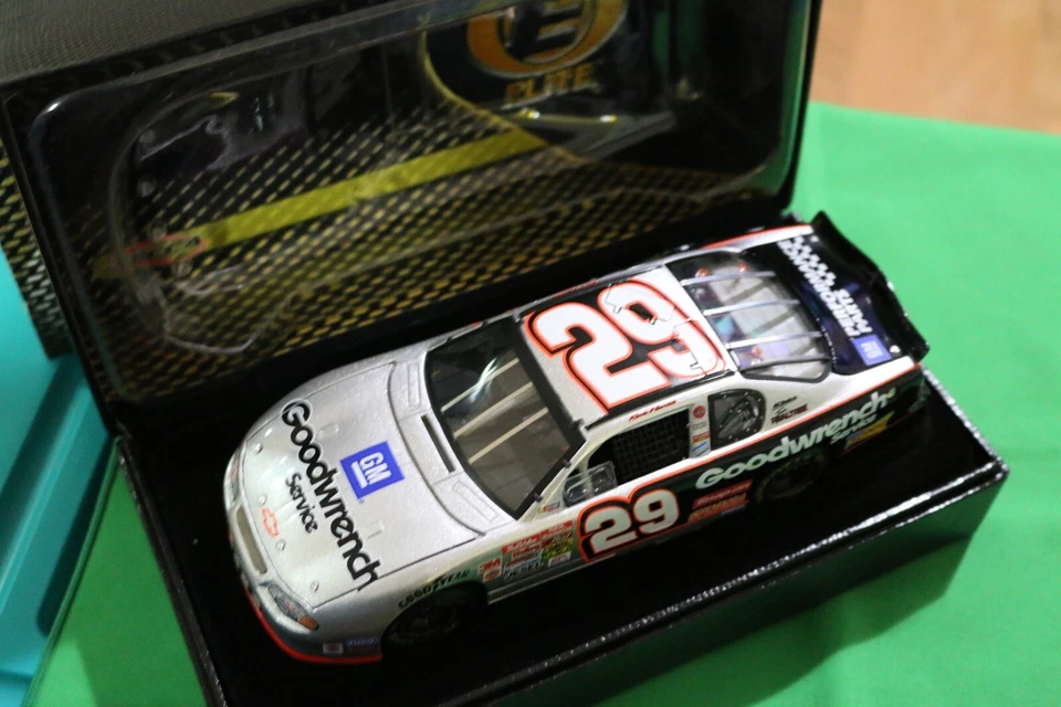 Kevin Harvick #29 GM Goodwrench 2002 Monte Carlo Elite 1/#7500 ACTION ELITE 1:24 - Image 4 of 4