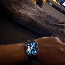 Apple Watch Ultra 49 mm Smartwatch iOS mit blauem Silikonarmband