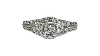 10K White Gold Approx. 0.40Ct Halo Style Diamond Engagement Ring Size 7 2.1dwt