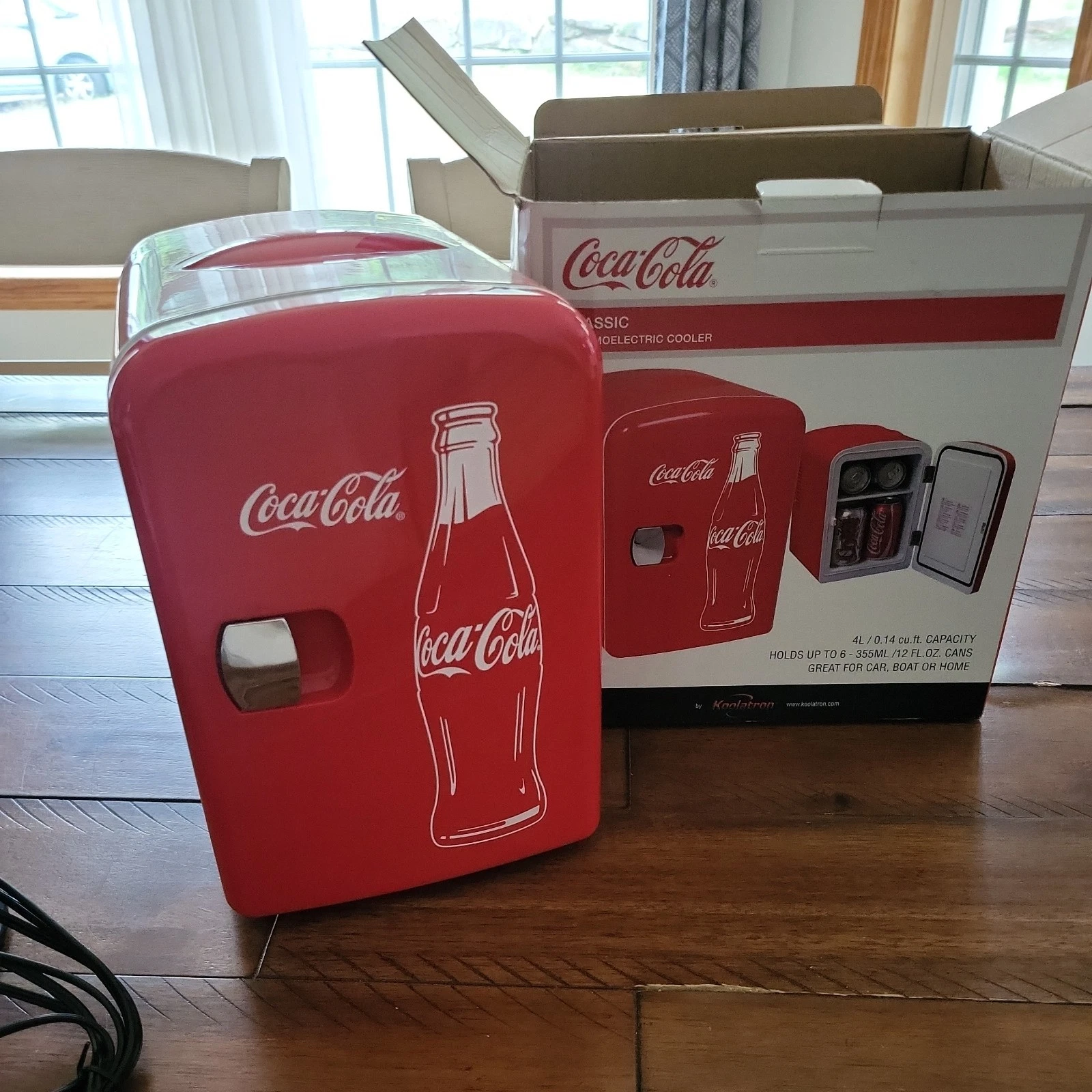 Coca Cola Classic Thermoelectric Cooler 6 Pack Mini Beverage Center Fridge 12v