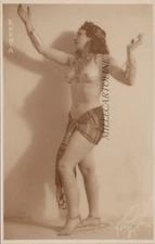 Rouhia (Tripoli) THE MAJOMI DANCER - Photo Yenak