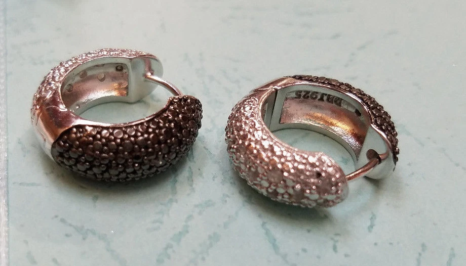 PENDIENTES ARO CON BISAGRAS DE PLATA DE LEY 925 DIAMANTES BLANCOS Y NEGROS GENUINOS DE 1/2 QUILATE  Foto 2 de 4