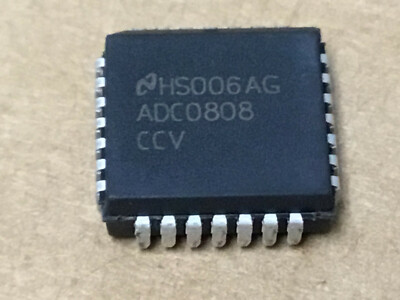 (2 PC) NATIONAL  ADC0808CCV  Data Acquisition System, 8 Channel, 8 Bit, 28 Pin