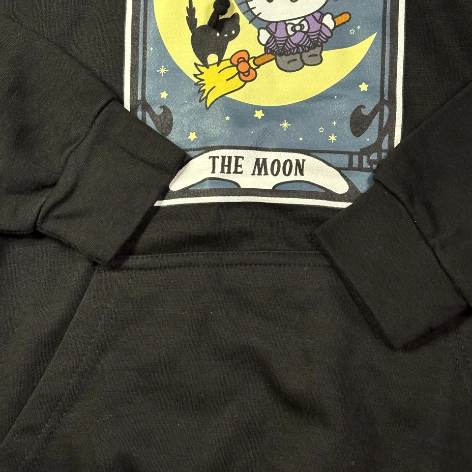 Sudadera con Capucha Tarot Sanrio Hello Kitty 2023 The Moon Halloween Ripple Junction Talla Pequeña Foto 2 de 4