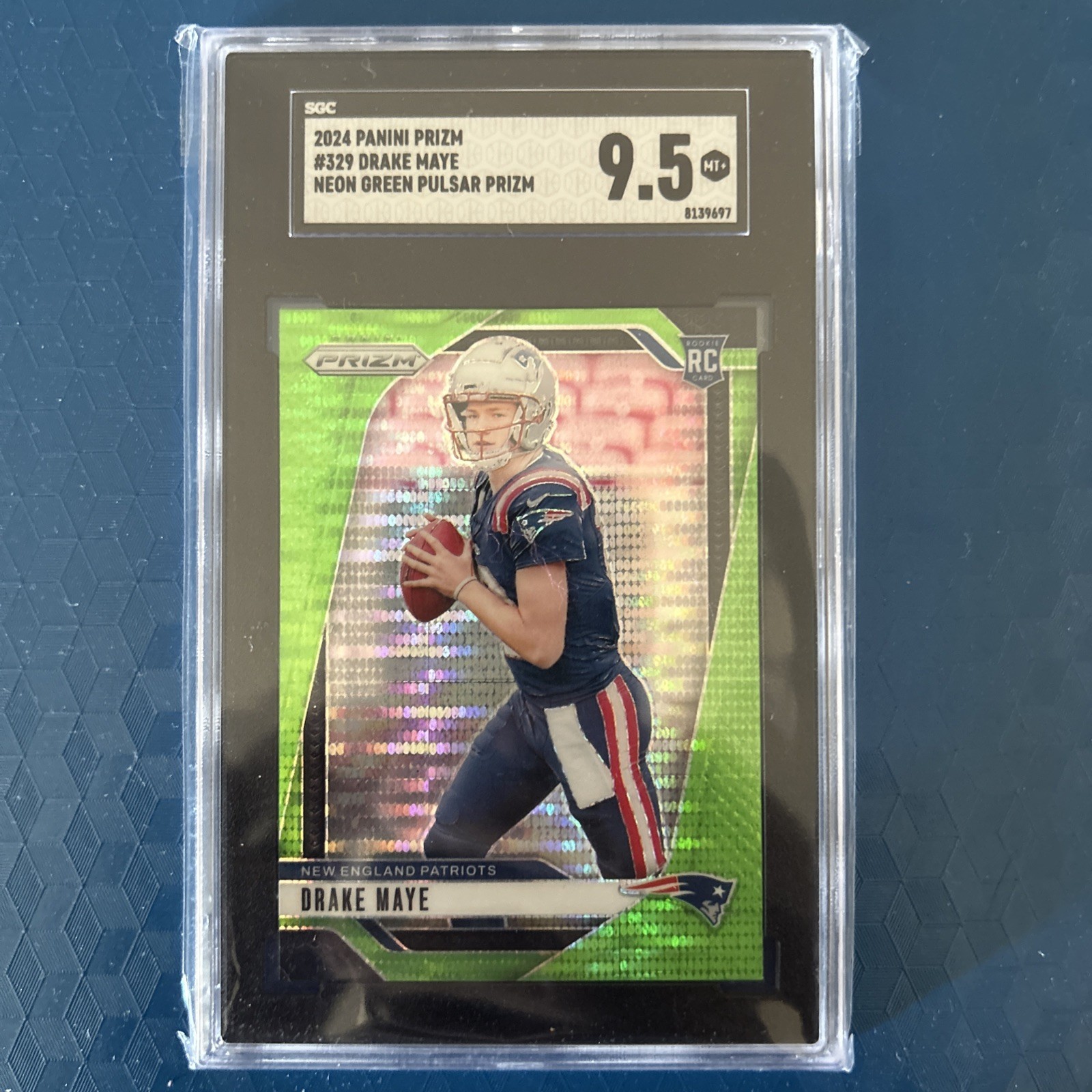 DRAKE MAYE 2024 PANINI PRIZM NEON GREEN PULSAR PRIZM ROOKIE RC SGC 9.5 MT+ #329