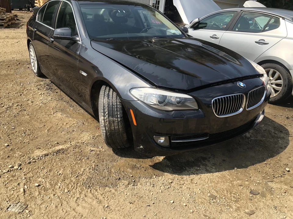 13 BMW 535I Radiator Support Foto 3 de 4