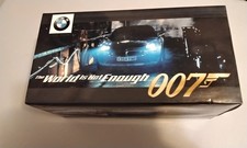 BMW Z8 007 MOVIE CAR 1/18 . NIB SILVER James Bond