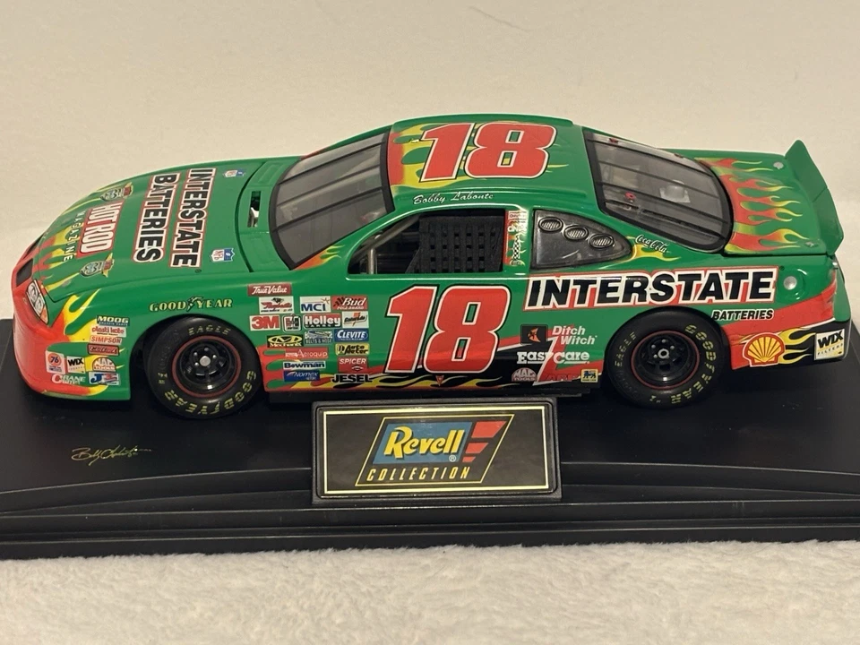 Revell 1:24 Bobby Labonte #18 Interstate Batteries Hot Rod Magazine 1998 Pontiac Foto 2 de 4