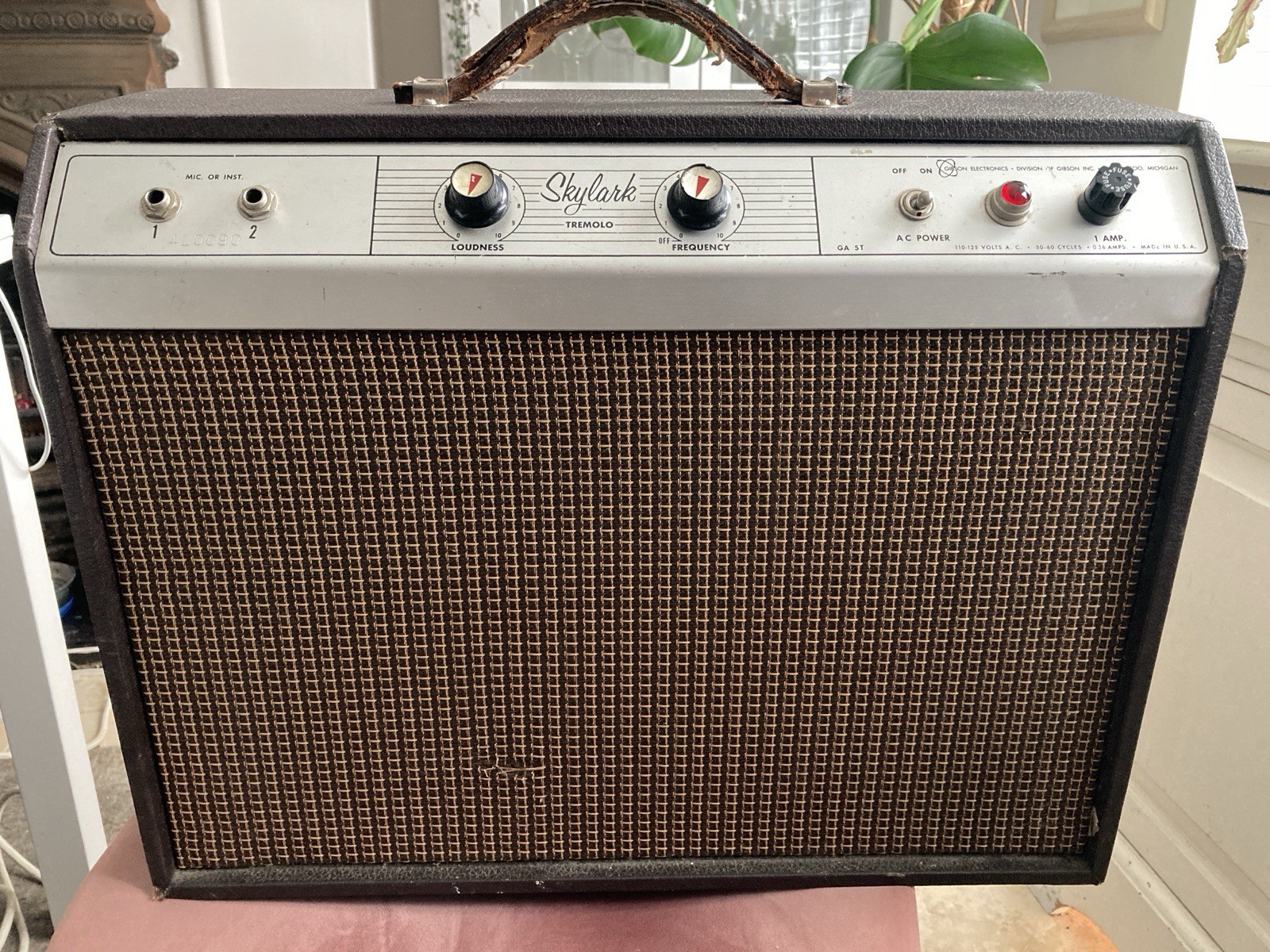 Gibson Skylark GA-5T Vacuum Tube  Amp w /  Tremolo