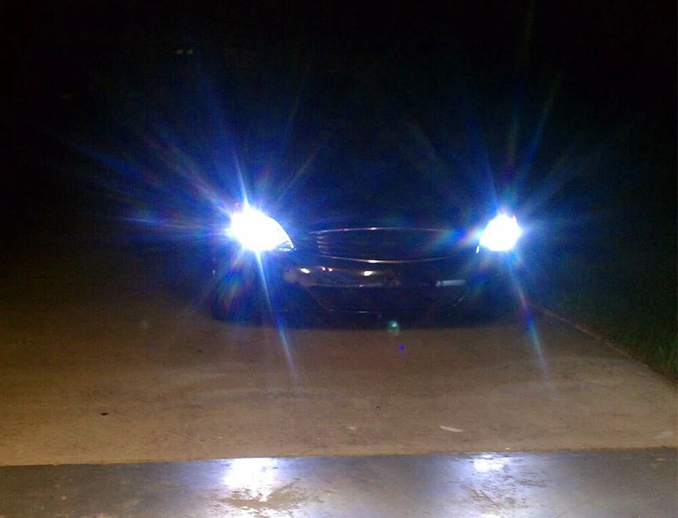 D2S D2R Ice Blue 8000K HID Headlight Bulb High Low Beam For BMW E46 325i 330i M3 - Image 3 of 4