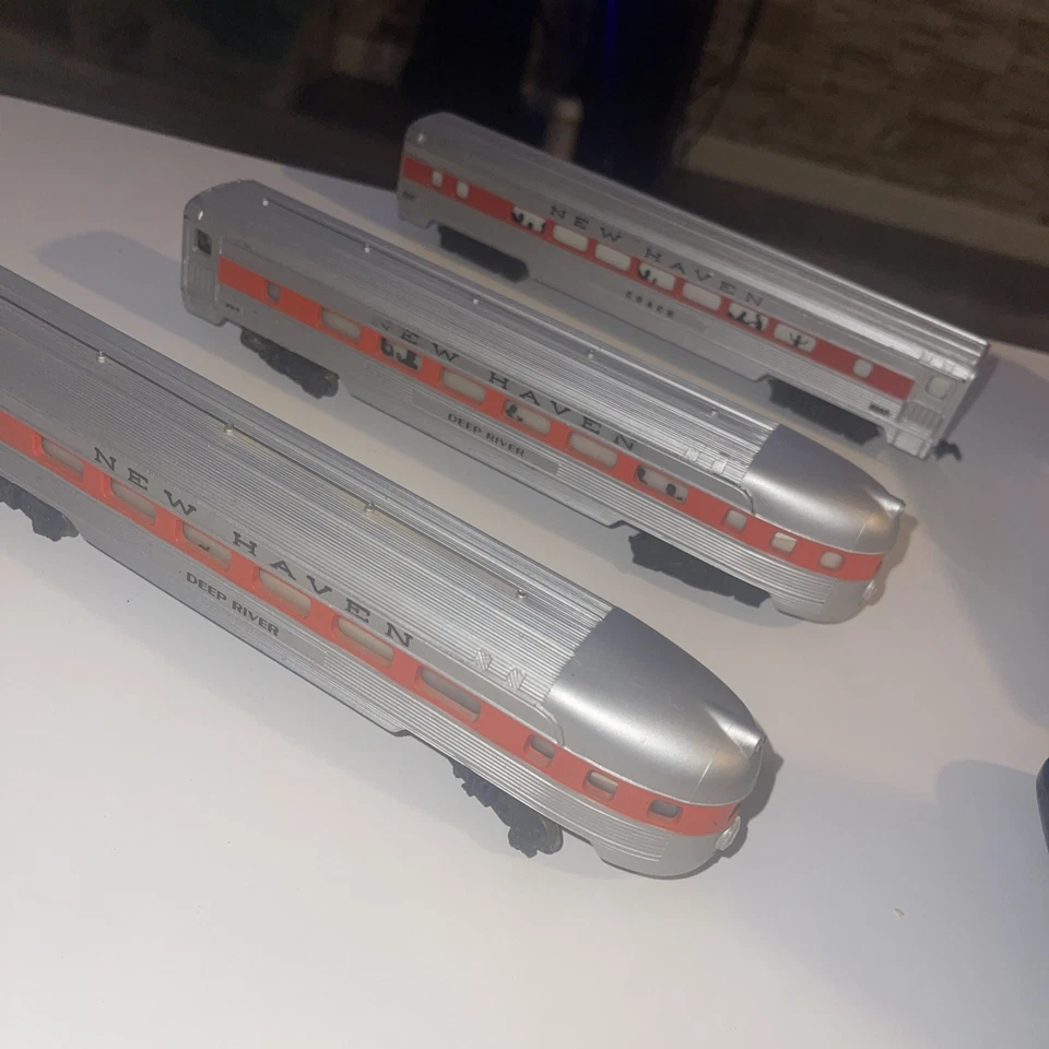 Coches de pasajeros Tyco escala HO New Haven “Deep River” (juego de 3) - plateados y rojos Foto 3 de 4