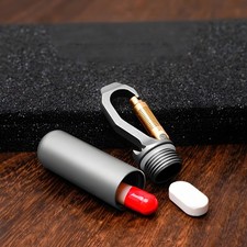 Titan Mini Pillendose Flaschenöffner mit Karabiner Clip Wasserdicht aus