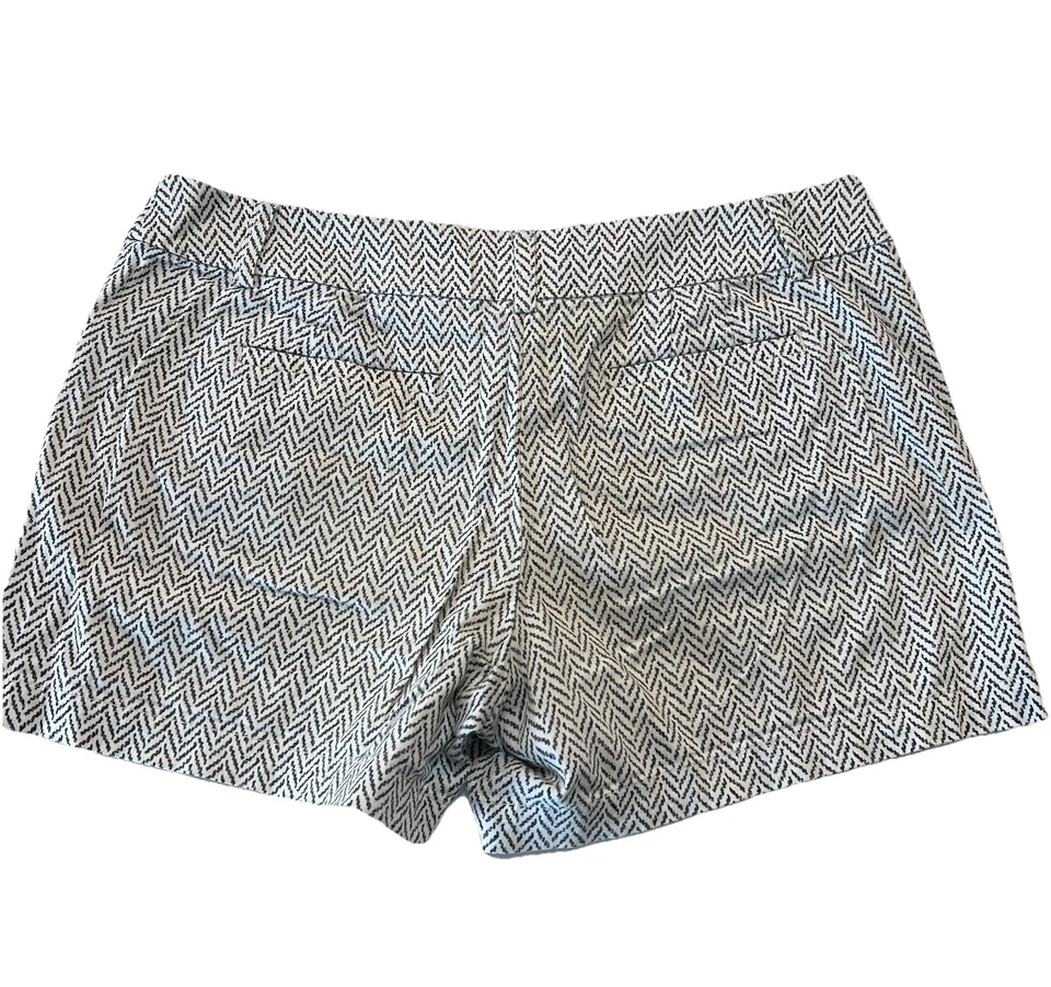 Shorts feminino White House Black Market 10 cinza espinha de peixe 4” costura interna academia - Imagem 2 de 4