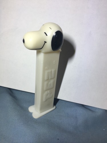 vintage pez dispenser with thin feet snoopy slovenia 1966