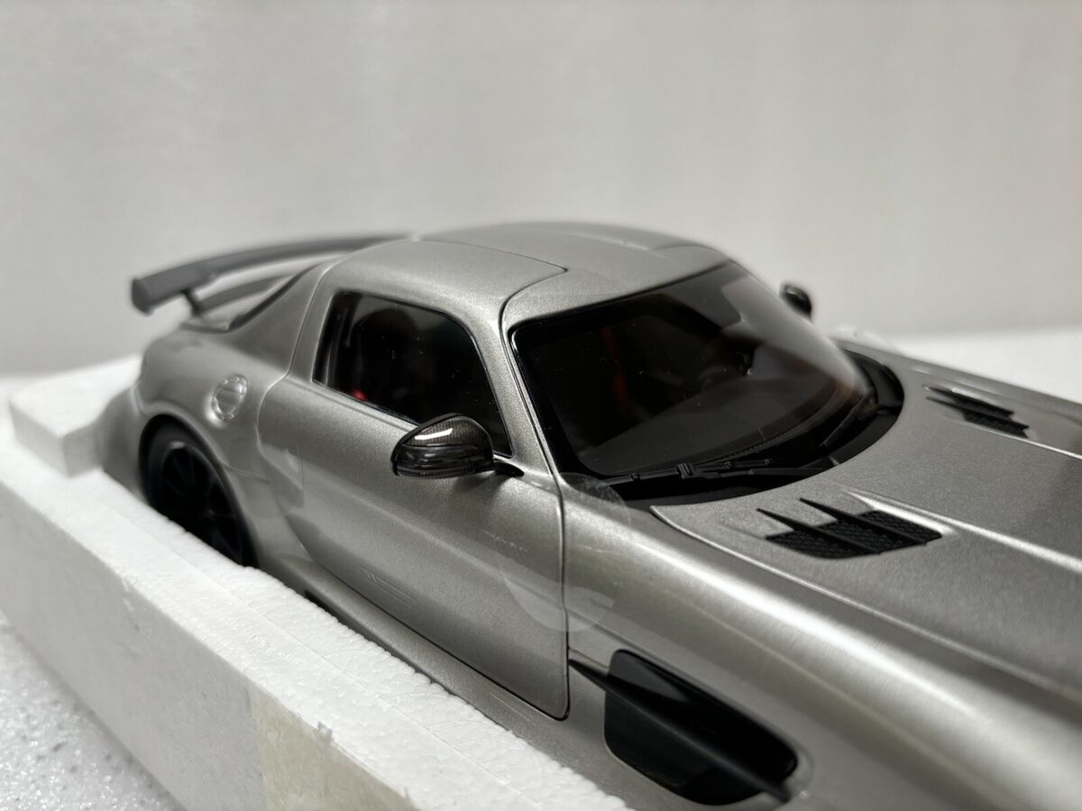 1/18 Minichamps Mercedes Benz SLS AMG BLACK Series Silver 1/18 Minichamps Mercedes Benz SLS AMG BLACK Series Silver