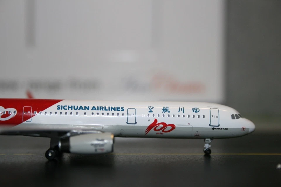 Aeroclassics 1:400 Sichuan Airlines Airbus A321-200 B-1663 "100th" (ACB1663) - Image 2 of 4