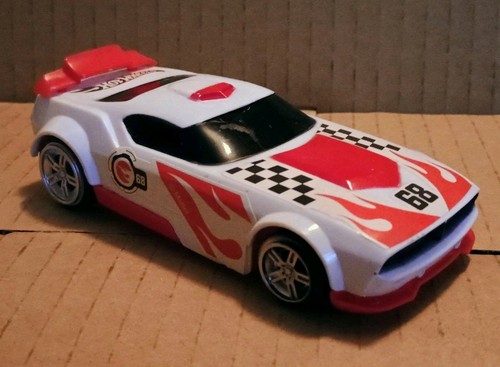 Hot Wheels Fast Racer Pullback Toy Vehicle Fast Fish White Pullback and Release - Picture 11 of 11