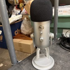 NEW in BOX Logitech Creators Blue Yeti USB Microphone Gaming Streaming Podcast