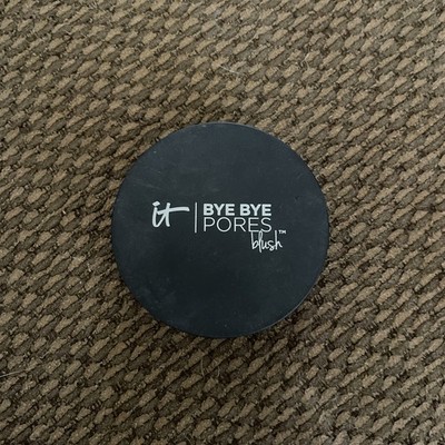 It Cosmetics Bye Bye Pores Blush ( Love ) Natural soft pink