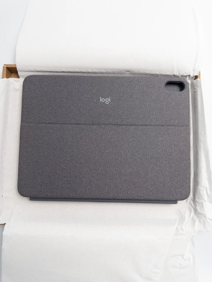 Logitech Combo Touch iPad Air 9.7 inch Oxford Gray - Image 3 of 4