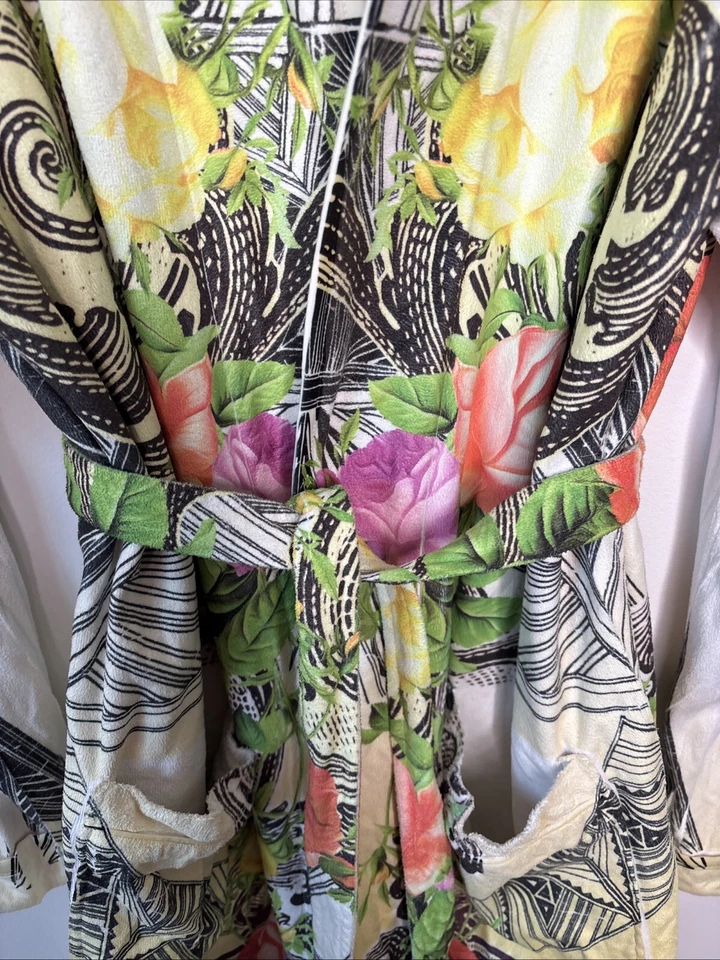 Valerie Perez Wrap Up short luxurious robe with roses one size - Image 2 of 4