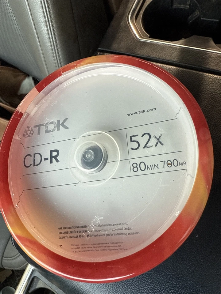 TDK CD-R Spindle 100 Pack 700 mb 52x 80 min Recordable Burnable Discs NEW SEALED - Image 2 of 2