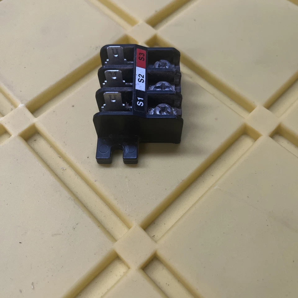 HVAC Terminal Block 3- Pole - Image 4 of 4