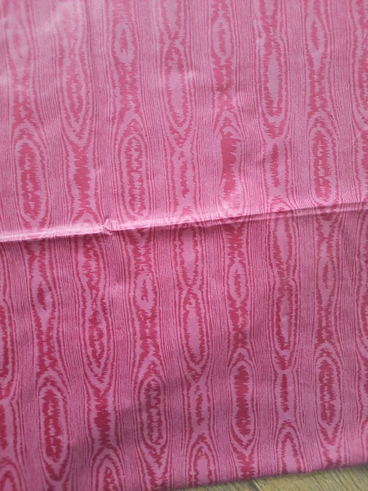 VTG Fabric 31" X 35" Wood Grain Print Red Burgundy Cotton Sewing Quilting - Image 2 of 4