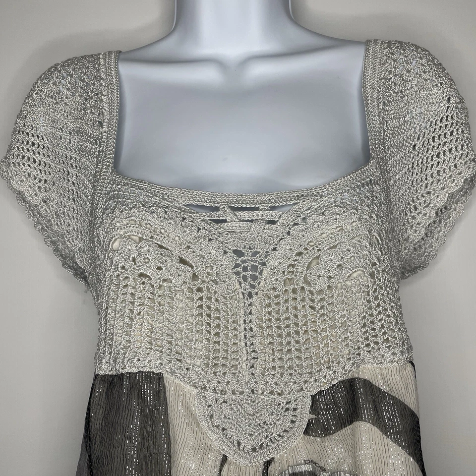 Blusa Babydoll Bebe Plateada Crochet Encaje Metálico Brillante Seda Remolino Talla M Foto 2 de 4