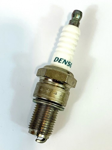 BUJÍA DENSO IRIDIUM IW27 X3 NUEVO / KART X30 - TIENDA DE KARTS NEXTKARTING - - Imagen 6 de 12