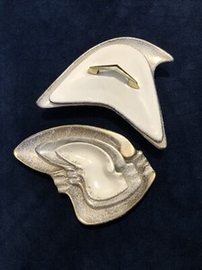 Gilner Pottery 5 piece set, 3 nesting ashtrays and boomerang dish with lid