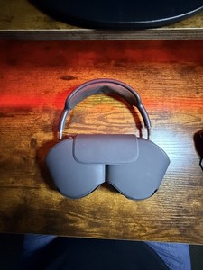 Apple A2096 AirPods Pro Max Headphones - Space Gray Works Great. No Issues.
