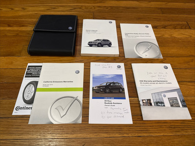 2017 Volkswagen Tiguan Owners Manual With Case And Navigation OEM Free Ship